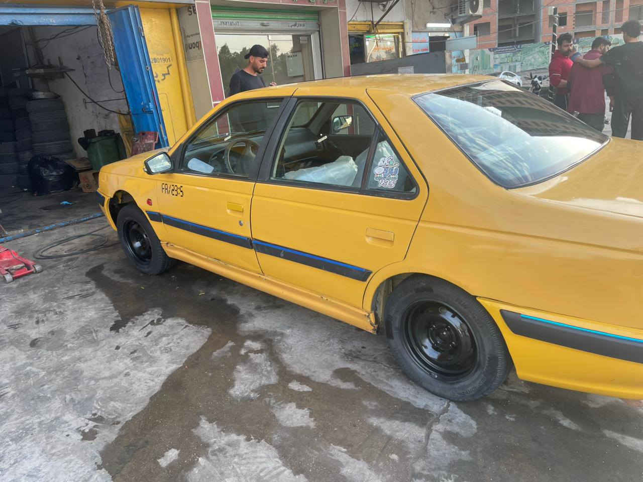 سلام عليكم بيجو بارص 2015مصفره غرامه رقم انكليزي بغداد بيه جاملغ خالفي موضح امامكم الضرب ما واصله حوض كير مكينه تبريد خير من الله هاذه رقمي السعر اتصل عليه عل رقم بيك خير تدلل ***********
