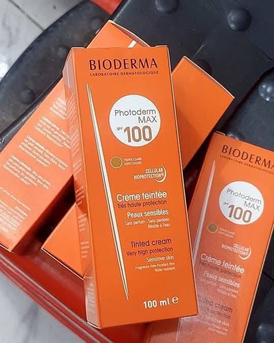 الواقي الشمسي وفونديشن الرائع من بيوديرما BIODERMA  PHOTODERM  MAX SPF 100 TINTED

✅يعطي حماية فائقة من أشعة الشمس للبشرة الحساسة والدهنية والمختلطة وكذلك ✅البشرة  التي تعاني من النمش والتي تتعرض لأشعة الشمس القوية.
✅يتميز بانه يحتوي على كريم أساس 
✅كما يعطي لون بديل لكريم الاساس و يغطي عيوب البشرة بالإضافة إلى الترطيب و الحماية 
✅كمايحتوي على مجموعة فيتامينات اللي تعطي للبشرة نظارة وإشراقة 
✅مقاوم للماء و يبقى فعالاً لفترة طويلة

#الأصلي فرنسي🇫🇷


**إذا كنت صاحب هذا الإعلان وتريد حذفه لأي سبب، رجاءا أرسل رسالة إلى الدعم الفني**
