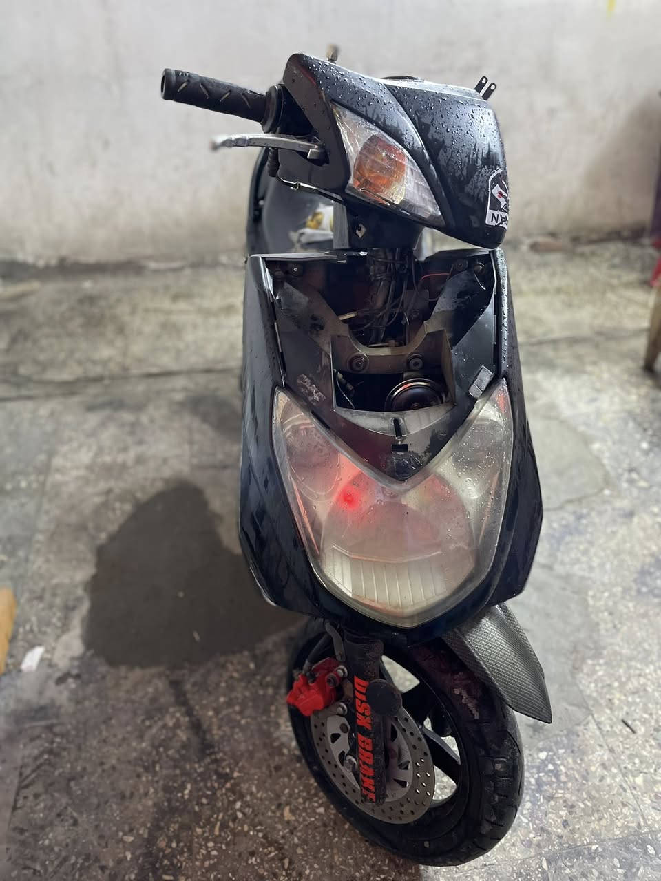 سلام عليكم سكنس فحل دراجه حلو ومشيه يخبل بيه صالنصه رياضي وبيه يدات بريك رياضي
دراجه ( قفل قفل 450 ) مكاني حي اور 
***********
