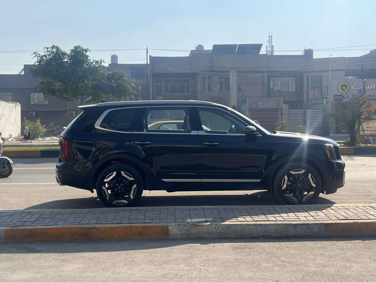 كيا تلورايد موديل 2024 
ماشية 8000
السياره بيه فقط مقدمه البنيد صبغ 
موصفات. S 
فتحه 
كشنات تدفه 
كشن السايق كهرباء 
كراسي. منفصل VIPاسود 
ستيرن رجاج 
كراسي الخلفيه اوتو 
توقف ذاتي 
شحن وايرليس 
شاشه متصله 
ويل 20 انج
السعر 295 
عنواني بغداد 
***********
