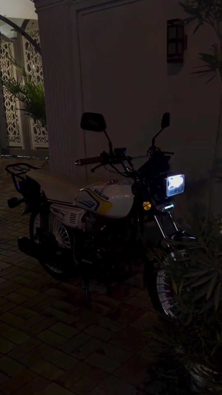 إسلام عليكم للبيع سونك سفانه موديل 2026 مكينه 200cc محرك عملاق كهربائيات كله شغال كل نقص مابيه دبل إشاره أشاير يمنه ويسره  مري بلاديه  شرط تجي وتفحص إذا مفتوح بيها برغي ترجع الدراجه هاذه رقمي *********** عنواني كربلاء قضاء الهنديه السعر 720الف وبيها مجال

