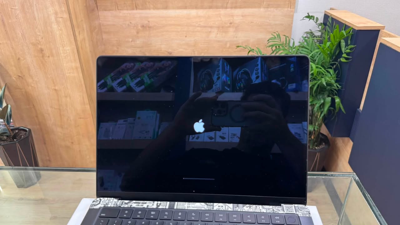 MacBook M4 Max 14inch
Storage: 1TB

Ram: 36GB
Battery: 100
Cycle Count: 59
Display: 14 inch

phone number: whatsapp 7508914169


**إذا كنت صاحب هذا الإعلان وتريد حذفه لأي سبب، رجاءا أرسل رسالة إلى الدعم الفني**