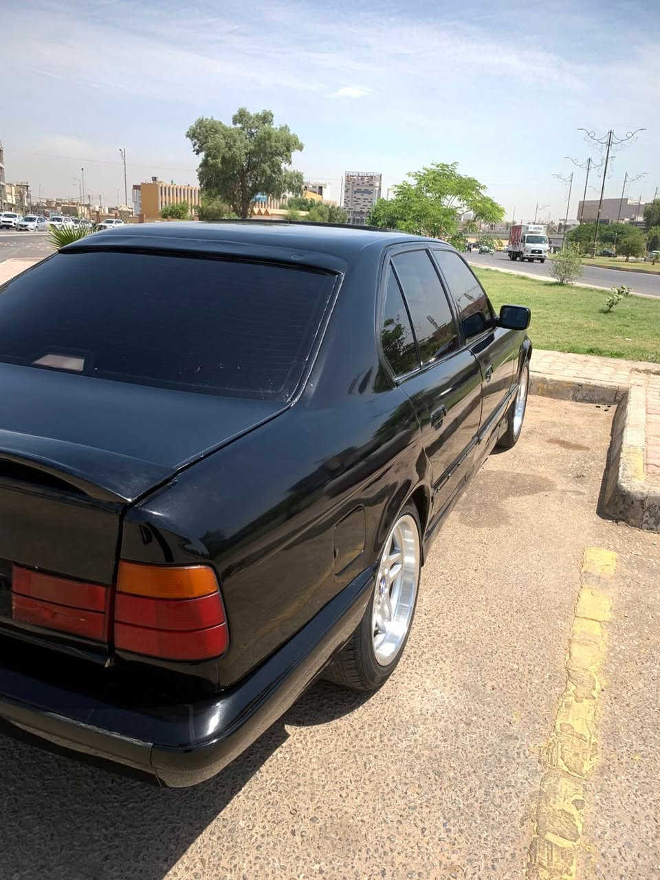 بي ام مديل 92 فول موصفات اوتماتيك رقم كربلاء دولي سنويه لحد 2031 تحويل مباشر مكينة 6 مفتوح 3.5 حداديةً جديده 
جام اوتو 
فتحة اوتو 
كشنات جلد
كراسي كهرباء 
داخل صاجي 
مضخم صوت 
ويل كب نجمه صاله سبوع
تايرات جدد
علام بي ام اصليات سعرهن ورقه 
مكينة شرط لا تبخير ولا تنقيص 
منضومة تبريد كامله نقص غاز فقط
سياره مصبوغه جديده ضربتها جاملغ خفيفه 
سعره 48 وبيه مجال قليل مكاني كربلاء المعملجي الشراي يتصل *********** وترهم مراوس حسب القناعة
