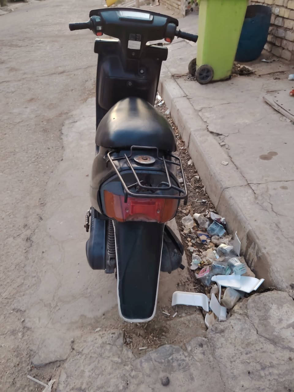 دراجه بزون  شغاله مابيها شي لعبت بالهوى والسلولي وكامت تخربط 100 قفل


**إذا كنت صاحب هذا الإعلان وتريد حذفه لأي سبب، رجاءا أرسل رسالة إلى الدعم الفني**