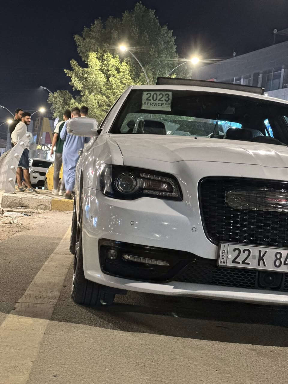 كرايسلر  اوباما 300S   (ألشايب👨🏻‍🦳⚜️)
الموديل :2023  . (خليجي) . 
العداد : ٥٥ الاف mi   . ) .
(سياره وكاله هارلم ام ضمان 📍)
المحرك : V6 . 3.6L . 
الضمان : 3 سنوات او 60 الف كيلو متر . 
مرقم اربيل  كامل بسمي تحويل ثاني يوم 
(السياره مكفوله كفاله عامه )
سياره جديده بعده اخت زيرو بمعنى الكلمه 
الموصفات 
 فول الفول 1/1 
المواصفات :
ردار امامي 
ردار جانبي 
* الواجهة الأمامية SRT. 
* پانوراما . 
* رادار مع مانع تصادم . 
* نقطة عمياء . 
* حساسات امامية . 
* مصابيح امامية زنون مع LED . 
* ويل قياس 20 أنج . 
* حساسات خلفية . 
* شاشه كبيرة مع نظام ملاحة نفكيشن GPS .
* سستم صوت الپاين مع سماعات بريميوم .
* مقصورة الركاب من الجلد الفاخر .  
* مقاعد أمامية كهربائية عدد 2 . 
* ذاكرة لحفظ وضعيات الجلوس (ميموري) . 
* مقاعد أمامية تبريد وتدفئة . 
* مقاعد خلفية تدفئة . 
* تشغيل عن بعد . 
* ستيرن كهربائي . 
* تدفئة ستيرن . 
* محدد سرعة . 
* تلفون بلوتوث . 
* كاميرا خلفية .
* مرايا متحسسة للاضاءة العالية .
* كير شفتر بالستيرن . 
* دخول ذكي (بصمة) .()
(للاستفسار اكثر(***********)
(مكاني حلة  ) 
بيع فقط
