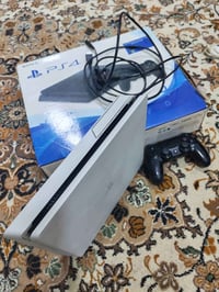 بلاي4 • نضيف 95% • ملحقات أصلية