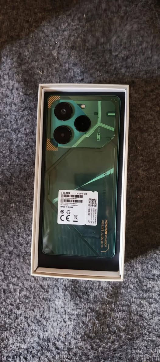 #السلام عليكم جهاز TECNO POVA 6 Pro 5G ذاكره 256 + رام 24  +كامره 108 mbفول تصوير+جهاز فول مواصفات اي عيب مابي صار شهر من اخذته مراوس فقط بأيفون 11 برو ماكس الي عنده يجي خاص او يخابر ع الرقم *********** مكاني كركوك حزيران 
#ملاحضه فقط مراوس بأيفون 11 برو ماكس
ملحقات كامله كارتونه ويا كامل ملحقات عد سماعات بطاريه عملاقه 6000 ويدعم الشحن السريع 70واط
