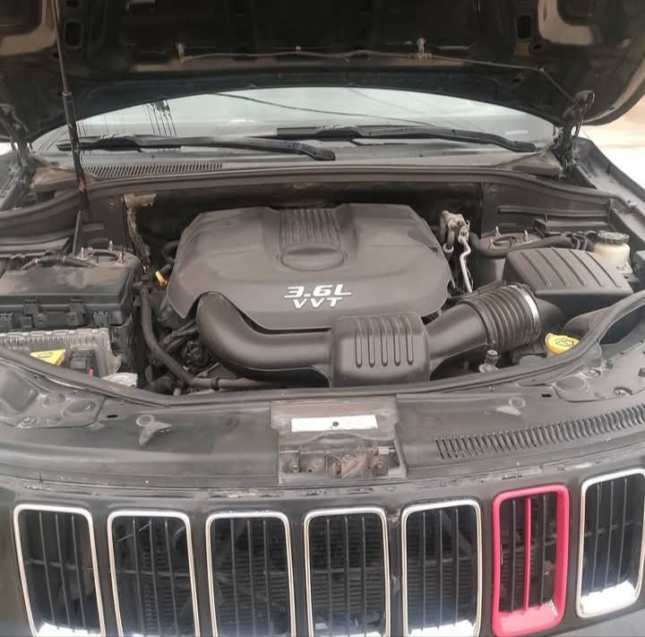 سلام عليكم سياره جيب شاروكي موديل 2014 السيارة فول الفول واحد على واحد مكينه 3600 فتحه كشنات جلد شاشه تبريد تتفأه كله شغاله والسياره مال جناي والسياره مداور ثاني يوم السيارة بيه جاملغ وبنيد تبديل و الباقي مكفول كفاله عامه السعر 160وبيه مجال للطيبين مكان السيارة ناصريه غراف ***********
