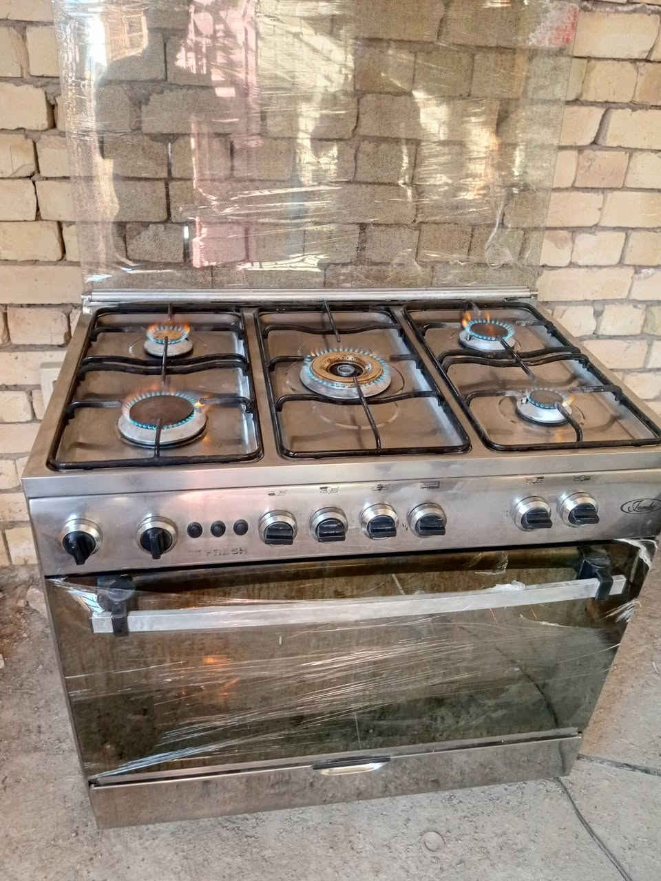 طباخ مستخدم قليل اخو جديد ب 250 وبي مجال ***********
