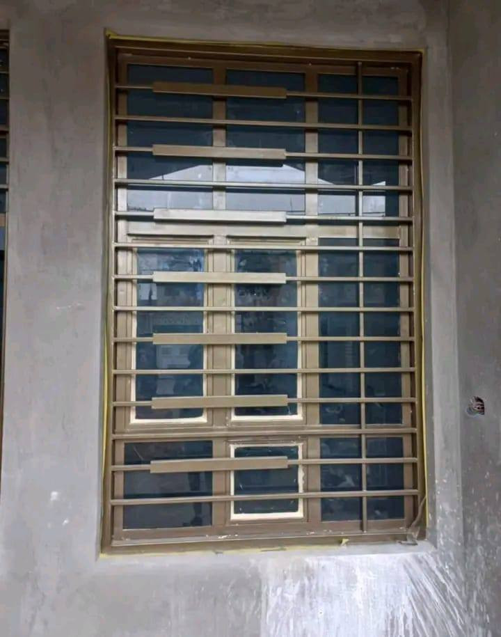 السلام عليكم صبغ شبابيك وشد جام شغل درجة اولى بغداد وطراف بغداد تصال على الرقم *********** يوجد واتساب
