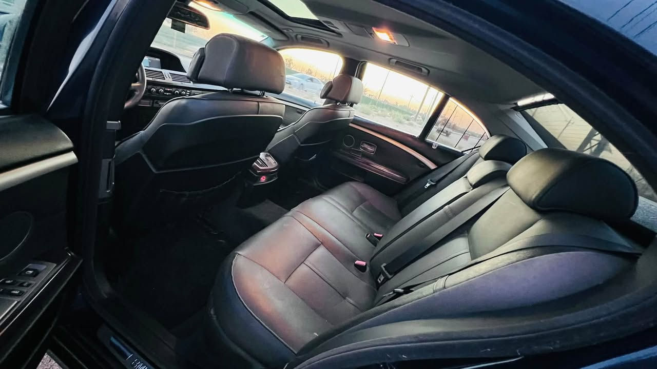 للبيع: BMW 740Li موديل 2006 خليجي  
معلاية 2014 
المواصفات الأساسية:  
•  المحرك: 8 سلندر V8
•  الكير: أوتوماتيك 6 سرعات  
•  اللون الخارجي: [ اللون ازرق ] 
- داخلية جلد [اللون اسود ]  
•  الممشى: [ا116 ] كم  
•  مواصفات خليجية
أهم المواصفات:  
شاشة iDrive، تحكم ستيرنق، 
حساسات أمامية وخلفية، فتحة سقف، 
مقاعد جلد كهرباء مع ذاكرة، ستارة خلفية 
كهرباء، زينون،  نظام ABS + تراكشن، 6 إيرباك 
[كشرها بي جراد سيارة بلادية 
مكينة وكير على الشرط

 السعر82، قابل للتفاوض بحدود المعقول للجاد  
الموقع: بغداد - [الزعفرانية ]  
للتواصل: [***********] اتصال +واتساب

