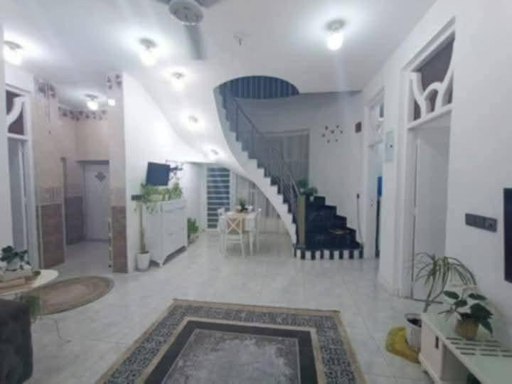 بيت للبيع خاجية الجرحى مطلوب أسكان 60 سعر من غير الأسكان 120
مساحة 200م يتكون طابق واحد غرفتين نوم وصالة وهوال داخلي ومطبخ وبيتونه وصحيات داخلية وخارجية إستفسار على الرقم ***********
