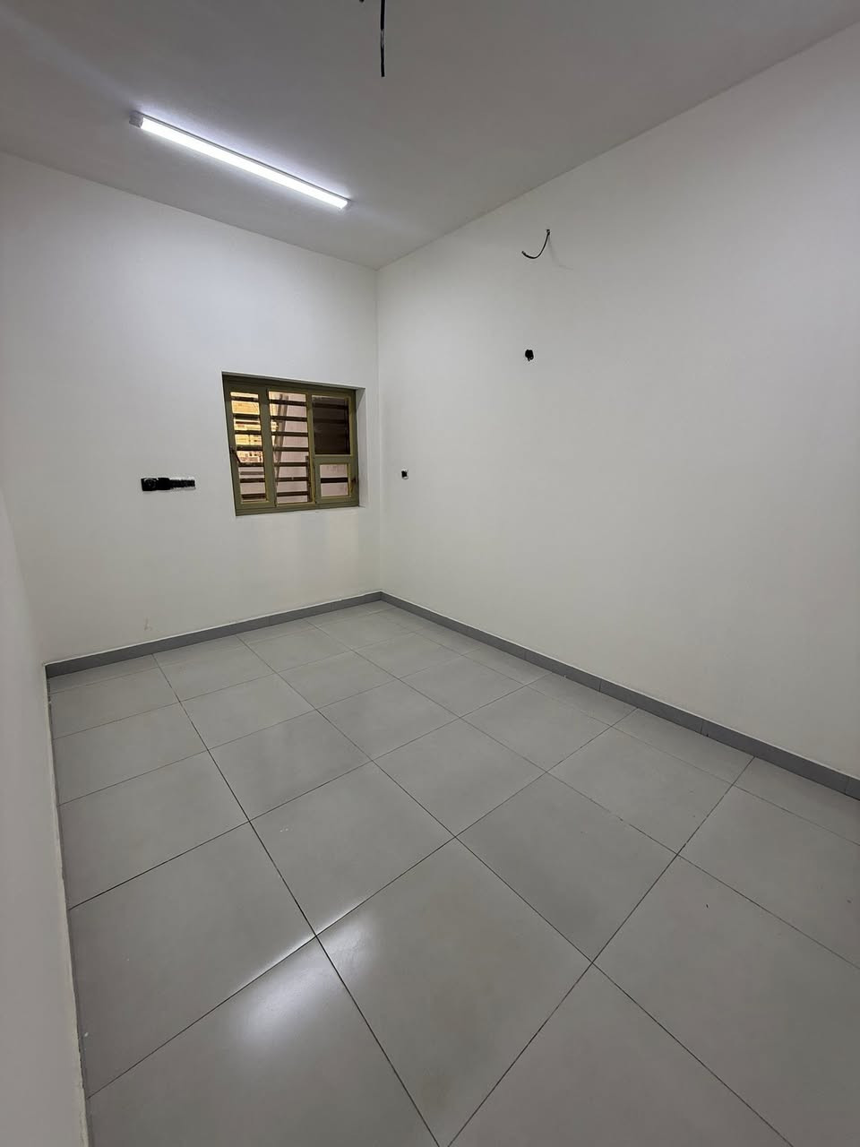 #للايجار___في___السيدية
وحده سكنية طابق اول زيرو معزوله عزل تام تحتوي على 

غرفتين نوم و صالة و مطبخ وخدمات

بدل الايجار 750 الف  

للاستفسار ***********
