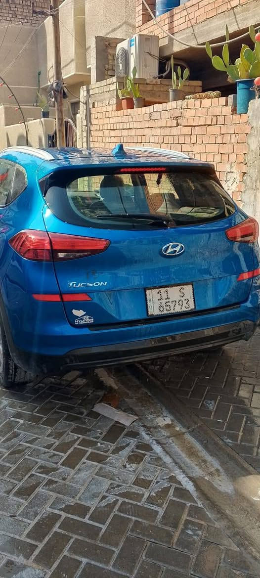 سلام عليكم توسان 21 وارد
امريكي كفاله عامه عده البابين ماشيه 50 الف 
رقم جديد بسمي السعر 155
***********
