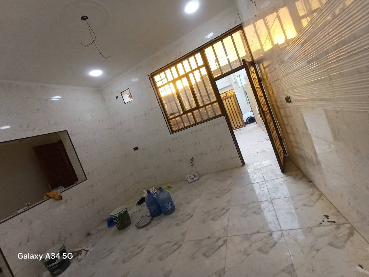 بيت   200 م للبيع

في الجزيرة   _ اليوبة_ حي الراية _قرب مدرسة الصقر

التفاصيل : 2 غرفة ومطبخ + استقبال وصالة وصحيات  البناء حديث
السعر =  88 مليون

عنوان المكتب : اليوبه مقابل جامع الهادي :
***********
