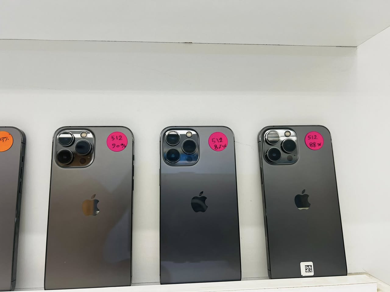 يتوفر ايفون 13 برو ماكس بطاريات من 85 إلى 97بلاديه بسعار مناسبه للاستفسار ***********
