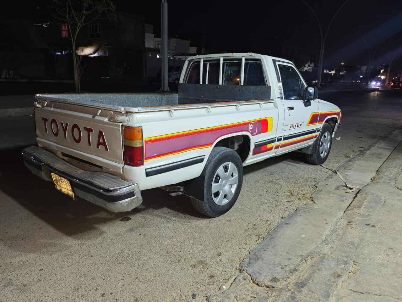 السلام عليكم
تيوتا هيلوكس موديل ٨٨ للبيع
المكان الرمادي الملعب 
السعر ٥٥ ورقة وبيها مجال 
للاستفسار ***********
