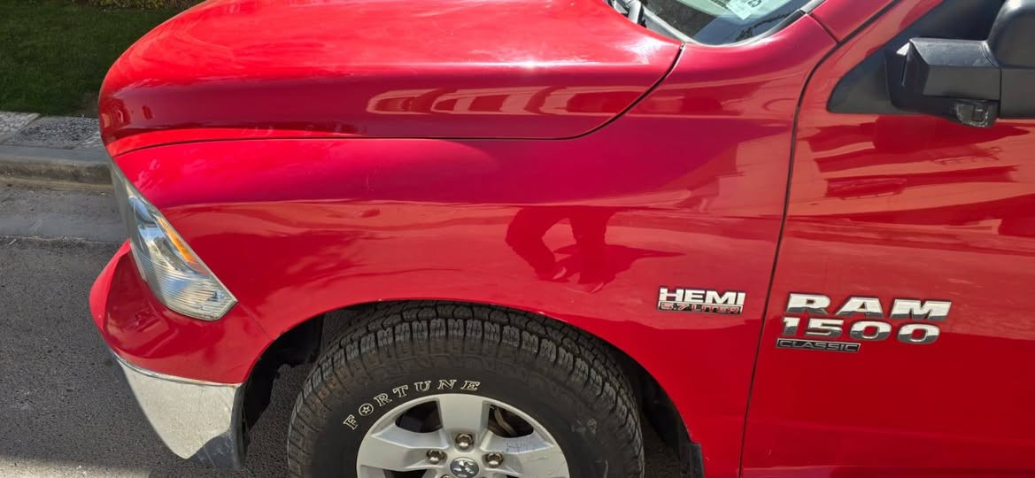 دوج راح موديل ٢٠ كلاسك جديده السيارة بيها جاملغ امامي فقط صبغ بدون ضرر عنوانها بغداد *********** السعر ١٩٠$
