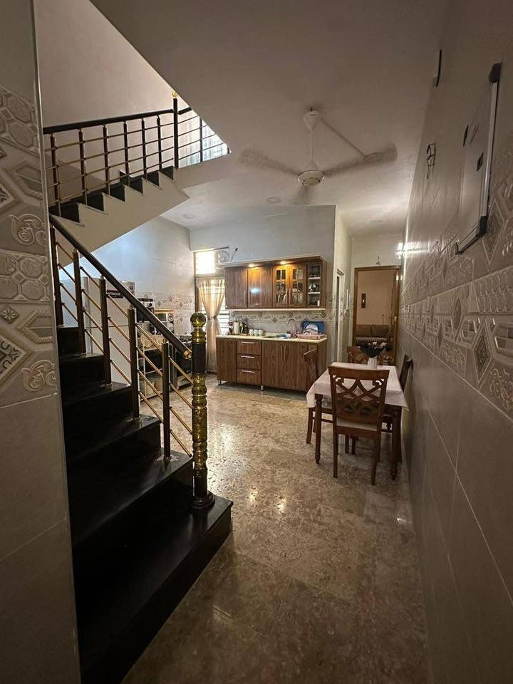 البيع دار مساحه  ١٠٠متر حي جهاد  ركن ديوان بناء جديد. 
مرمر. داخل مالته 
***********
