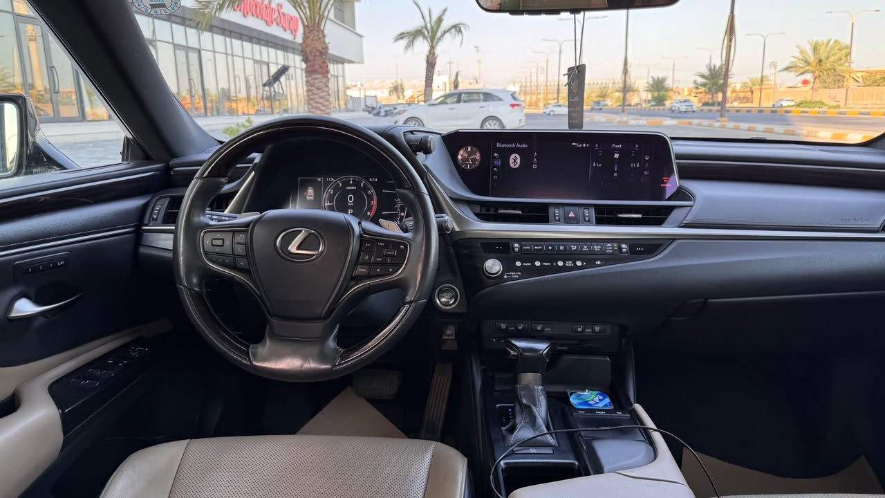 لكزس ES250 2021 أمريكي 

تجي بانزين فقط بدون هايبرد 
ضربة أسفل الدعامية، مبدل الدعامية وبارد فقط خشم بنيد، بدون إيرباكات، شاصي سليم.
سياره ماشيه 80 كيلو 

شاشة كبيرة، تبريد وتدفئة كشنات، مواصفات بعد مذكرتها، سيارة نظيفة ومرتبة .

مكاني الانبار الفلوجه 
السعر 275 ورقه وبيها مجال للشراي 
***********
