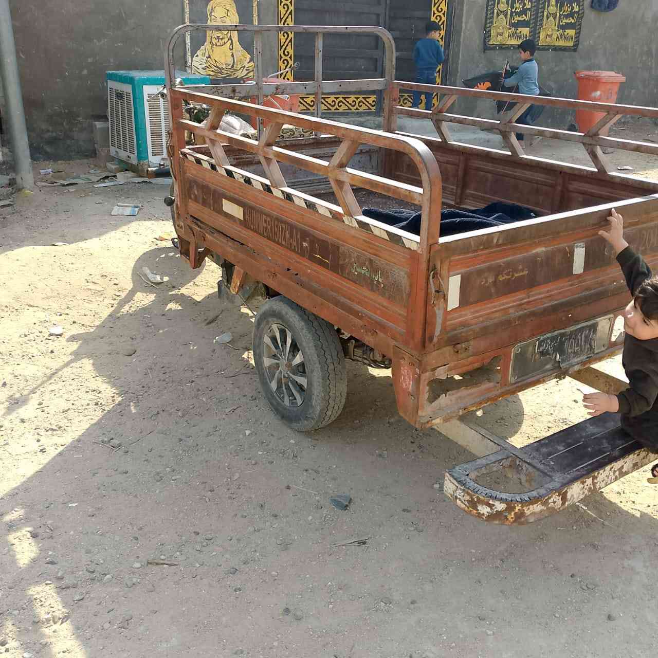 شتوته همر 2010 اكسن جمره رقم اسود بيها وكاله وسنويه راعيها ماندله اسويلك مكاتبه فقط
مكاني الحيدريه عمود 590 
سعر ٧٥٠ 
***********
