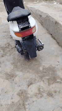 للبيع فراشة ستوني معمره كامل محرك تجفيت جديد علشرط كابريتر جديد باتري سلف سيم ويدة سكليتر يدة تشغيل اشاير مازدة واقيات طين بنزات تايرات ودهن اصلي أمريكي ومفولة بانزين تشغل وتطلع بدون اي مشكلة  *********** المكان الفرات شارع الصب السعر ٢٥٠
