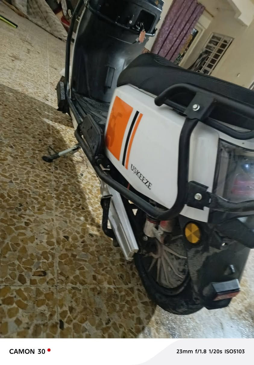 ماطور للبيع 6باتريات دبل
شغال كامل مابي اي مشكلة بس الفيشه مال اشره اليمين مامشكله
كرت2 تشغيل  وسويج 2
نضامR
سماعه بلوتوث
بريكات دهن
4نمر
استخدام كلش قليل 
وبي فطر بل درع واضح بل صوره والجاملغ الكدام فقط
المكان حي الكرامه
بيع ويرهم مراوس تنطي فرق 
سعر800بي مجال 
شراي اتصل ***********
***********
