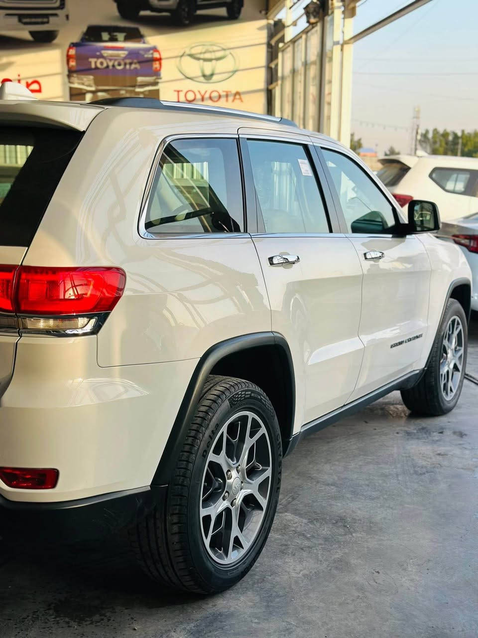 جيب موديل 2019 خليجية لمتد بلاص 
فول مواصفات سيارة جديدة 
كشنات كهرباء تدفئة وتبريد كشنات وتدفئة كشنات خلفية 
بانوراما 
كشنات جلد 
بصمة وتشغيل عن بعد 
3 شاشات 
وحساس امامي خلفي 
زينون 
باقي المواصفات معروفة 
ماشية 107 
السعر 300 ورقة 
للاستفسار 
*********** بغداد, العراق
