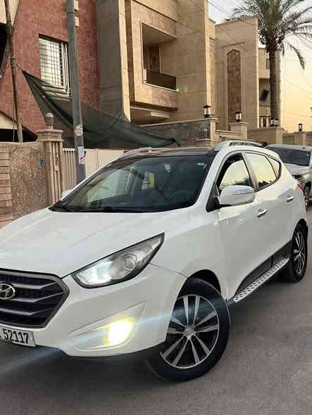 السلام عليكم توسان 2011 خليجي فول مواصفات
مواصفاتها / بنوراما / شاشه جبيره / كشنات جلد + كهربائي
بصمة تشغيل + بصمة ابواب / محرك 2000 دوش
السياره بيها صبغ جاملغ وقبق جنطه وبنيد الباقي مكفول
السياره جاهزه بدون نقص تبريد صدر كله جديد 
السعر 127 وبيها مجال حك الجيه ***********
