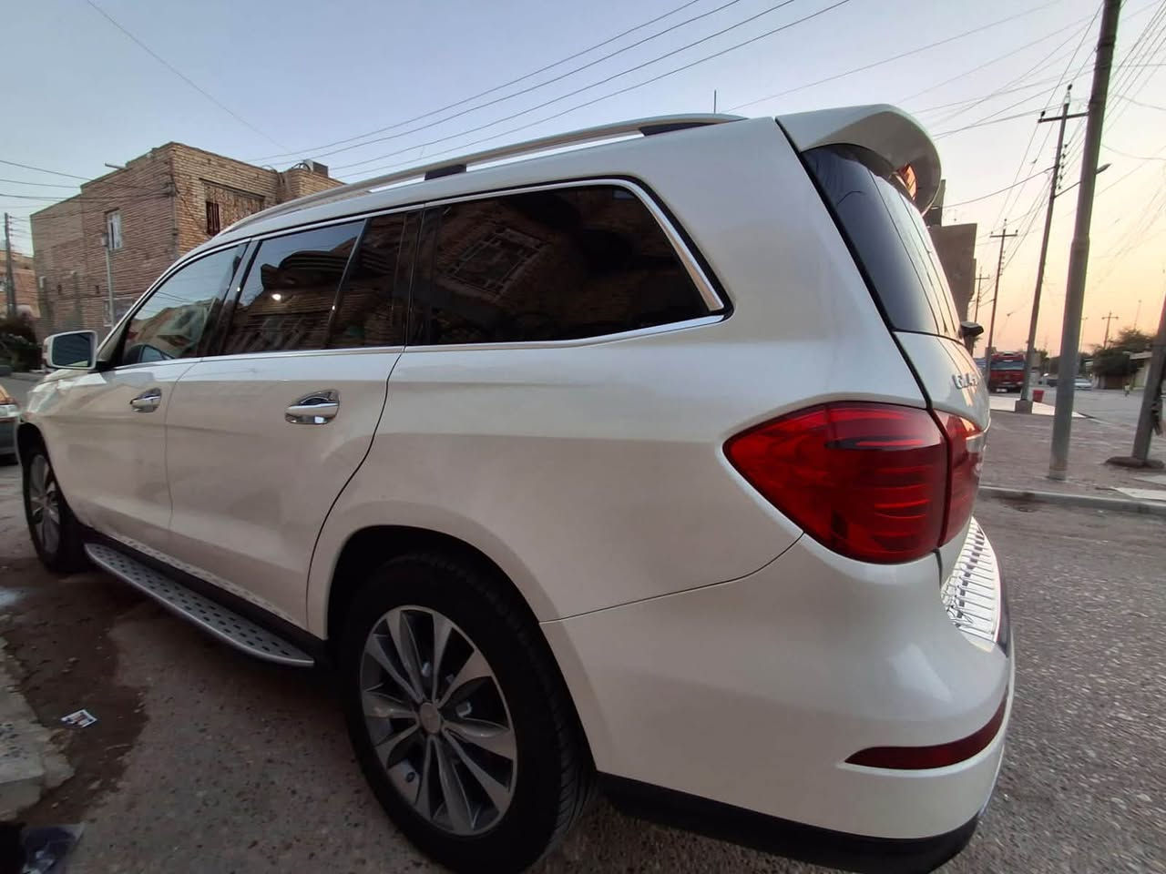 السلام عليكم للبيع فقط مارسدس gl450 
الفئة 4 matic موديل 2014 فور ويل مكينة 8 سلندر تون تيربو
ادوات كفاله متومه مكانه ميسان العماره السعر ٧٥  
***********
