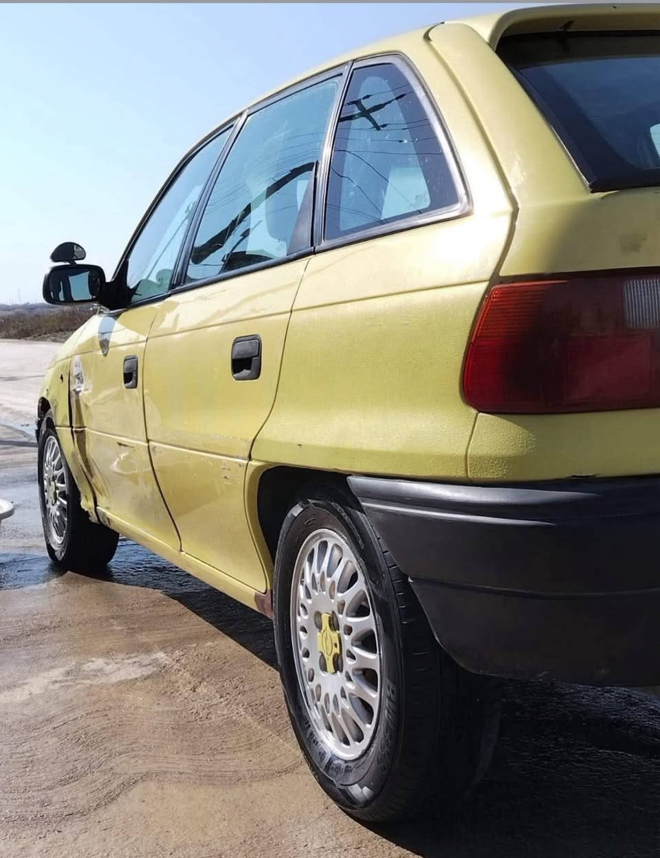 اوبل اوبل استرا خصوصي 🇩🇪
موديل 1996 سياره جاهزه.

محرك 20 گير أوتوماتيك 

تبريد شغال بس يحتاج لحيم بوري فقط . منضومه كامل ✅

صدر كامل ✅

تخم تاير جديد ✅

ويل جديد وحلو ✅

تخم سماعات أصليات مالتها جدد ✅

سقف سلايت كهربائي ⚡️  

السياره حادثه چاملغ وشبر من الباب فقط وما معدله 

صبغها بل چاملغ مطخوخ سياره كلها ابلاد ومابيها اي نقص بس ترايش الباب موجودات انتَ تشهدهن من تكمل الطخه 
السعر ٣٥ وبي مجال للشراي 

المكان كركوك 

الرقم ***********
