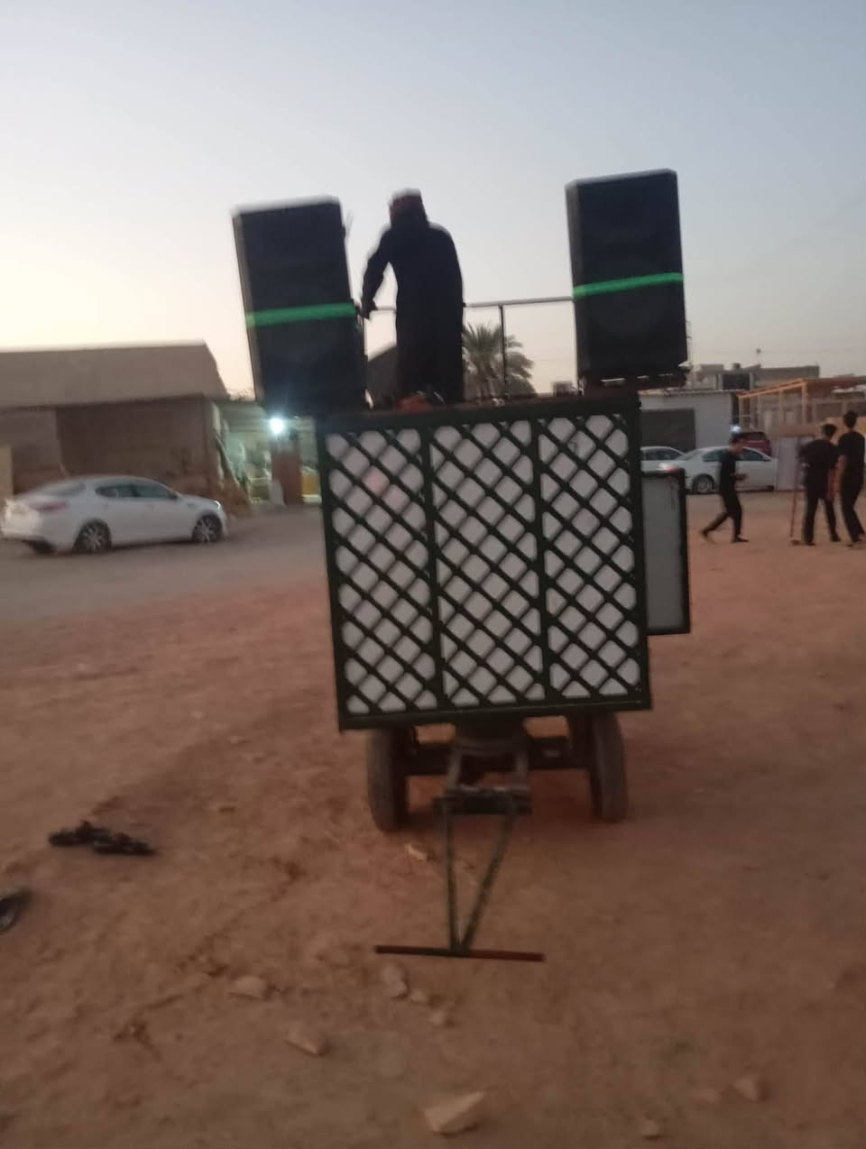 السلام عليكم عربانه للبيع جاهزه سعر مناسب تواصل على الرقم واتساب
***********
