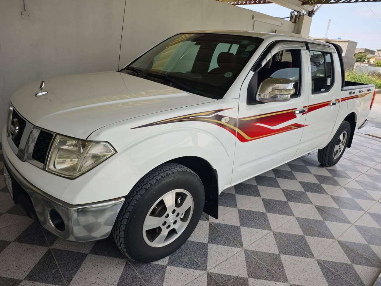 نيسان نيفارا 2014 سعودي
رقم بغداد مميز  
كير اوتوماتيك +جام كهرباء 
شاشة كبيرة+ كامرة خلفية 
تخم تاير جديد صدر امامي خلفي جديد 
تبريد شغال 
محرك ما مفتوح 
بيها باردات بسيطة وذيل الجاملغ الخلفي صبغ 
السعر 125 وبيها مجال 
مكاني بغداد التاجي 
***********
