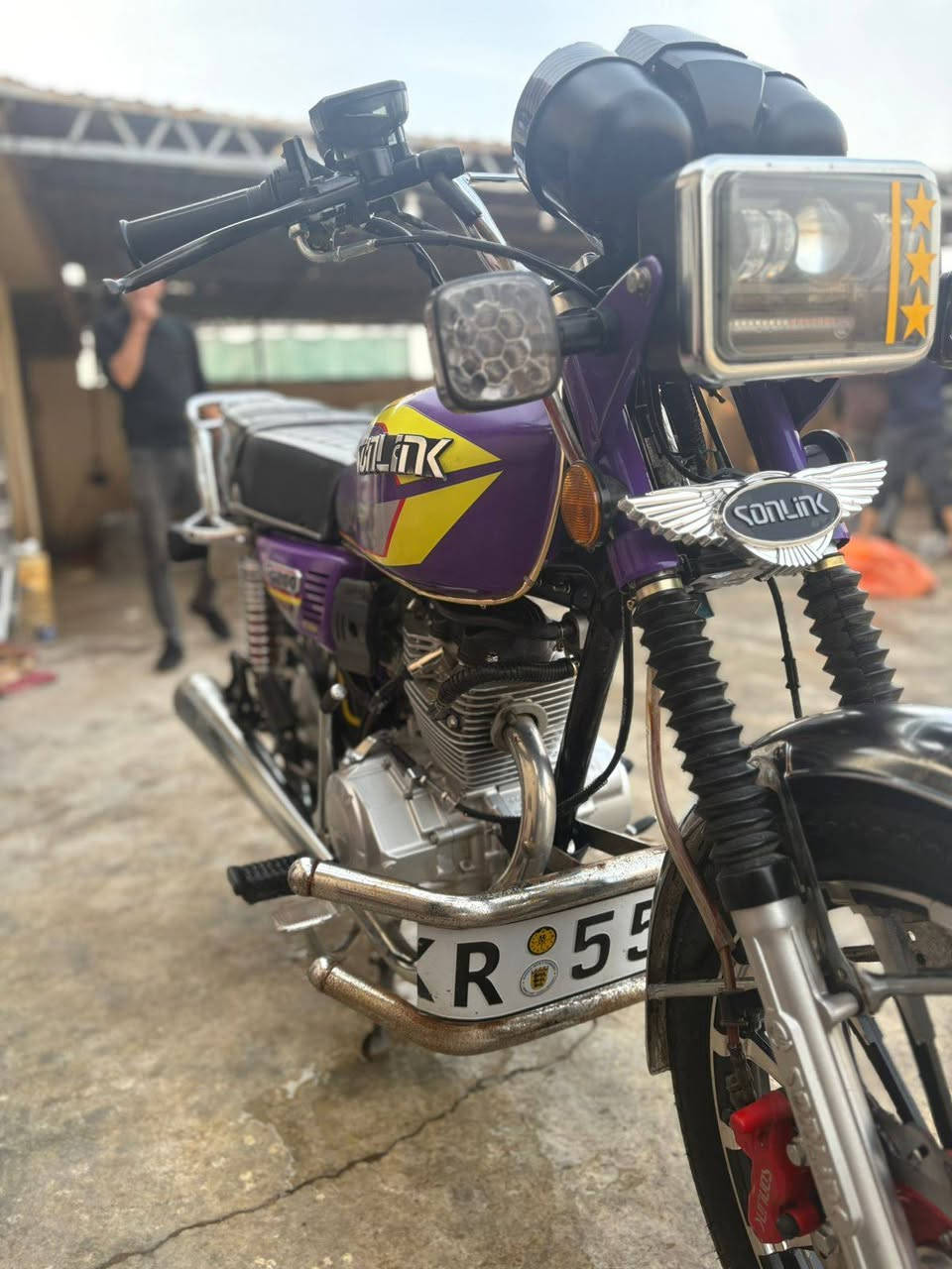 سلام عليكم دراجه سيفان 2025 نضافه موضحه كدامك دشبول شغال دراجه مابيه اي نقص الاستفسار اتصل عل رقم ***********
