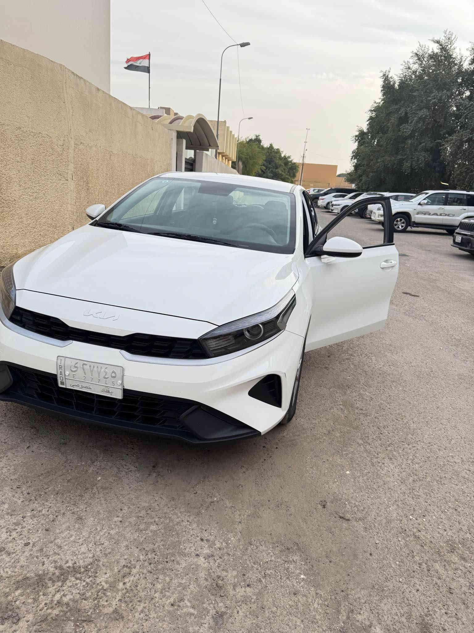 كيا سيراتو ٢٠٢٤ خليجي 
محرك ٢٠٠٠ دوش 
مواصفات السيارة ستندر 
تحكمات ستيرن 
حساسات خلفية 
ماشية ٤٧ الف 
السيارة جديدة بيها كم زلغ بالدعامية 
مكان السيارة بغداد 
السعر ١٨٠ 
الرقم *********** Colombo
