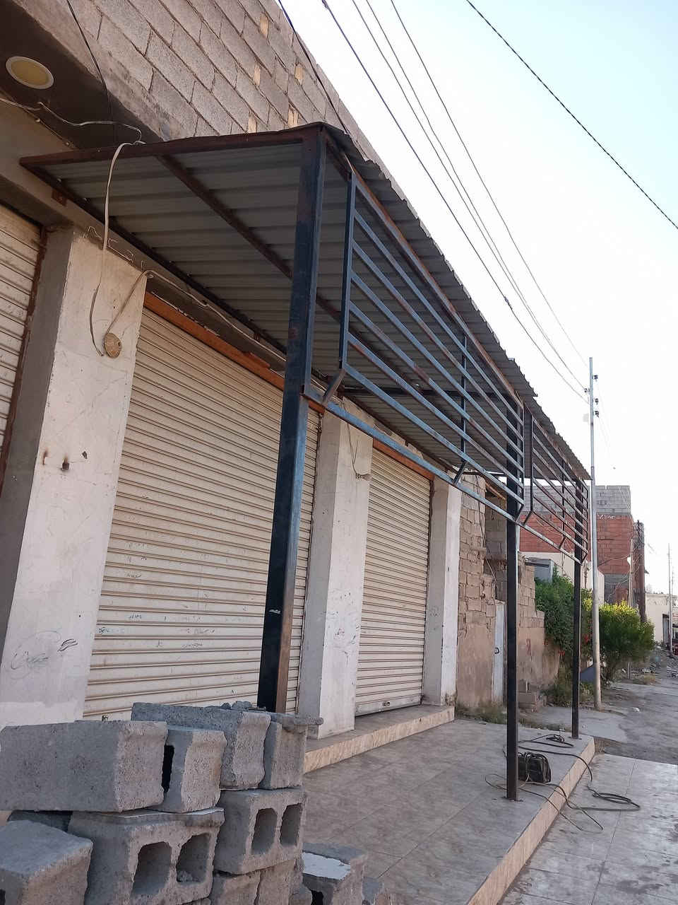 للبيع كبنكات محل مع جام خانة – فرصة ممتازة 

 الموقع: ديالى

 العدد: 5 كبنكات 
 القياس: ارتفاع 350 سم × عرض 280 سم
 الحالة: مستعملة وبحالة جيدة، جاهزة للتركيب
 السعر: 250,000 دينار عراقي للواحدة

مناسبة للمحلات والمعارض والمخازن
 الاتصال للمعاينة والاستفسار***********
