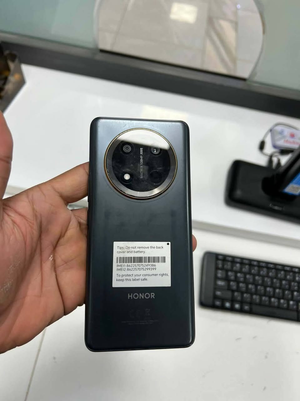 السلام عليكم ... للبيع 
هونر x9c 
استخدام قليل نظييف كلششش 
ذاكرة  256 
دبل شريحةة 
بي فقط  مشكله بسيطه بالكامره
باقي كله مكفول وشغاللل 
بصمة وجهه اتصال نت فرمت حدث كل شغال 
السعر. 325 وبي مجال او مراوس ب ايفون 
المكان " بابل 
***********
***********
