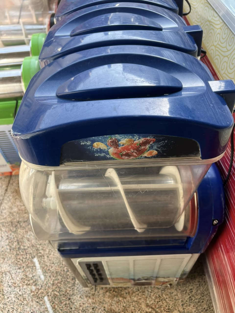 سلام عليكم مكاين ازبري تلاث احواض اخو جديد بلادي عدد ٣مكاين نضيف جدا مكاني بغداد ***********
