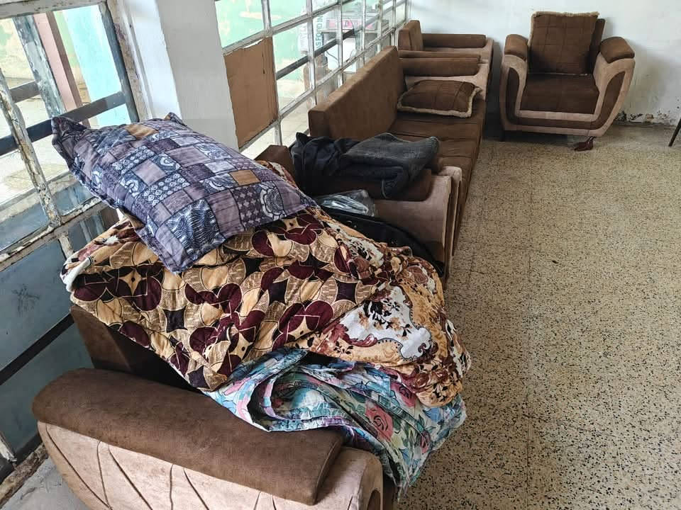 السلام عليكم عندي طخمين مستعمل شي قليل
الرصاصي مع الطابوريات كلهم ب٤٥٠ قفل بيع مستعجل

‭***********‬

