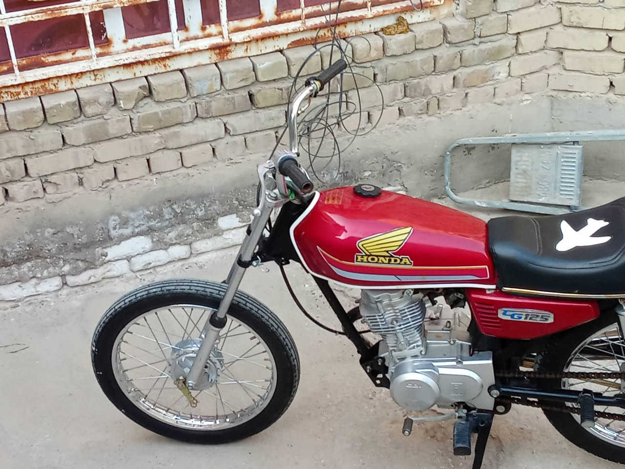 سلام عليكم
دراجه نامه تعمير 25 محرك امتياز  باقي الغراض اصلي 

مبدل ولفات  شلعه فول معدل فول  فصلته قوه 

درجه بيه بس صوت بل مصطره(سعر 475) وبيه مجال 
 
ماعجبك اطلع كبل ولادوخني
مكاني دوانيه البدير 
***********
