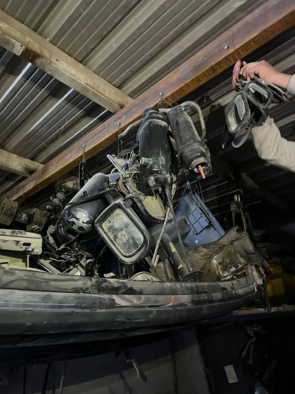 سلام عليكم شباب غراض BMW خفاش كاسح بيبان +بنيد+ صندوق +دعاميات امامي خلفي اكو اصلي زوج وتجاري زوج 
ارضية داخلية ليتات بك￼ ليت ستيرن كهرباء مري يدات داخل وخارج تنتة عندي هواي غراض بعد ما ذاكرهن التواصل على الرقم (***********)
(***********)
مكان بغداد الزعفرانية
