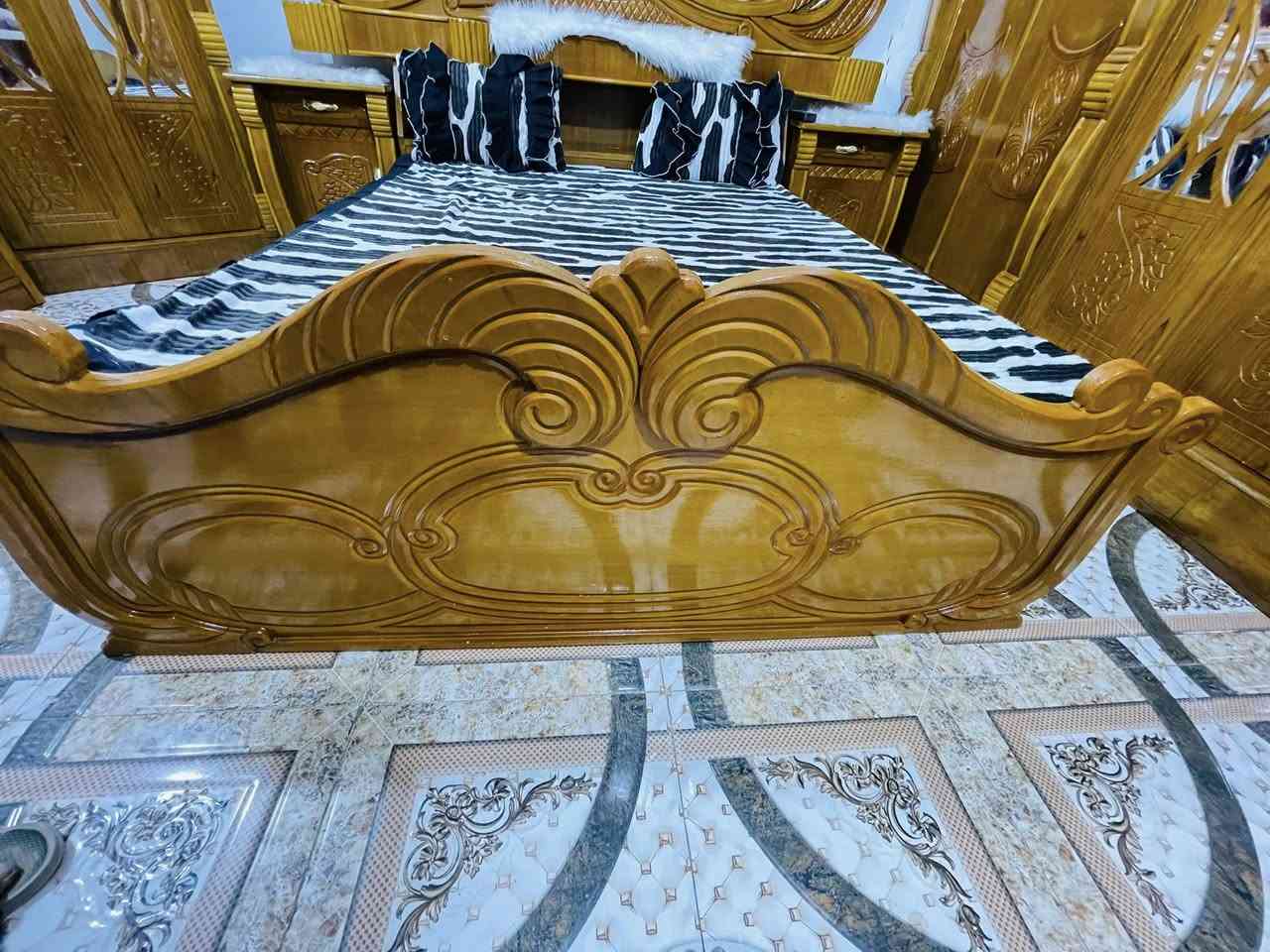 غرفه عراقيه نظيفه  ضخمه البيع سعر 900 وبيه مجال قليل عنوان زبير  ***********   رجآ مو شراي لا يتصل
