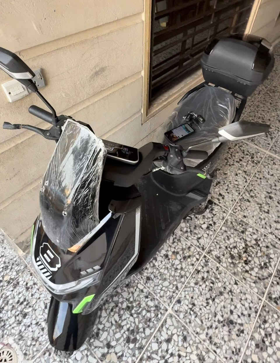 شحن شركة mtr مشحونه مره واحده فقط قبل ٤ ايام من اخذتها ضمان ٦اشهر ع بطاريه وسنه على الملف والعقل دراجه رهيبه لجديده بمليون و٣٠٠الف رايدها بمليون قفل***********عنواني بغداد
