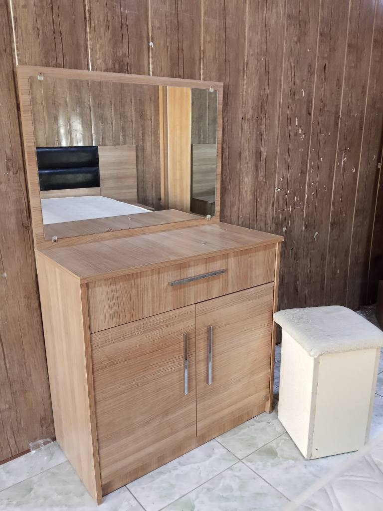 غرفه نوم تركي للبيع اخو الجديد مستعمل حيل قليل شخط ما بيه غرفه كامل 8 قطع مع الدوشك سعرها مناسب رقم اي استفسار يراسل صفحه او يخابر على رقم *********** مكان كركوك كركوك, العراق
