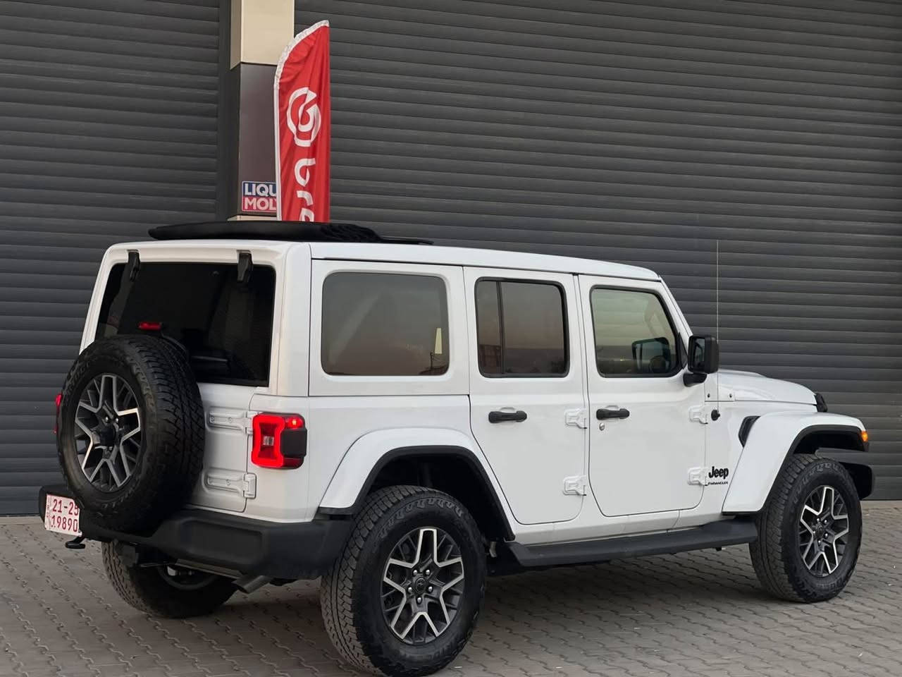 جيب رانكلر 2023 sport
اربعة سلندر توربو 
فولل مواصفات 
بانوراما
كشن هيتر 
سكان هيتر
جامات كهربائية
ماشي ٢٠ الف ميل
مرقم كامل سليمانية
 بدون صبغ فقط اصبعين بارد بخشم بنيد
ارباك بس استيرن طاك
سعره 320 ورقة ومجال
للأستفسار اكثر
***********
