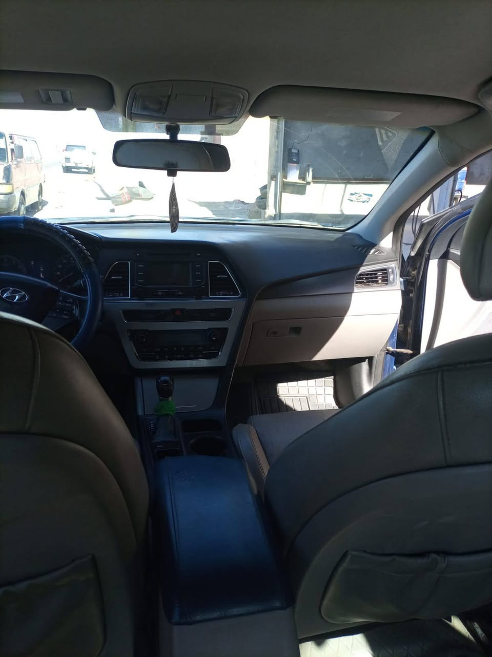 سلام عليكم سوناته مديل15 امريكي سياره نضيفه مال بيت ضربه فقط شبر الباقي مكفول مكان كربلاء لاستفسار عل *********** فول ماعدة فتحه
