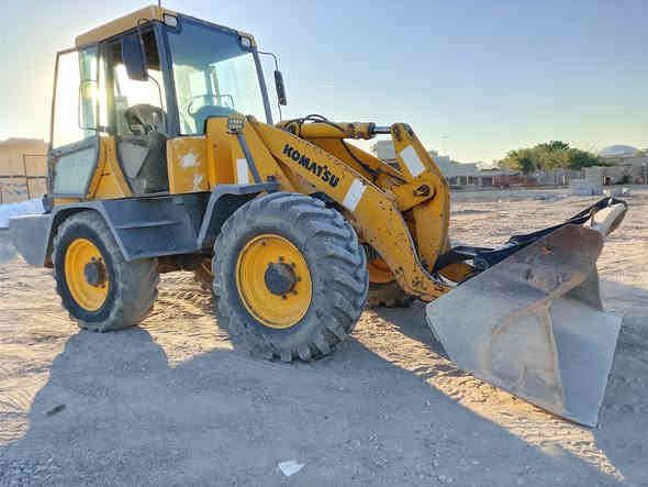 شفل كوماتسوو 
موديل 2000
حجم 95
مكفولة كفالة عامه 
***********
