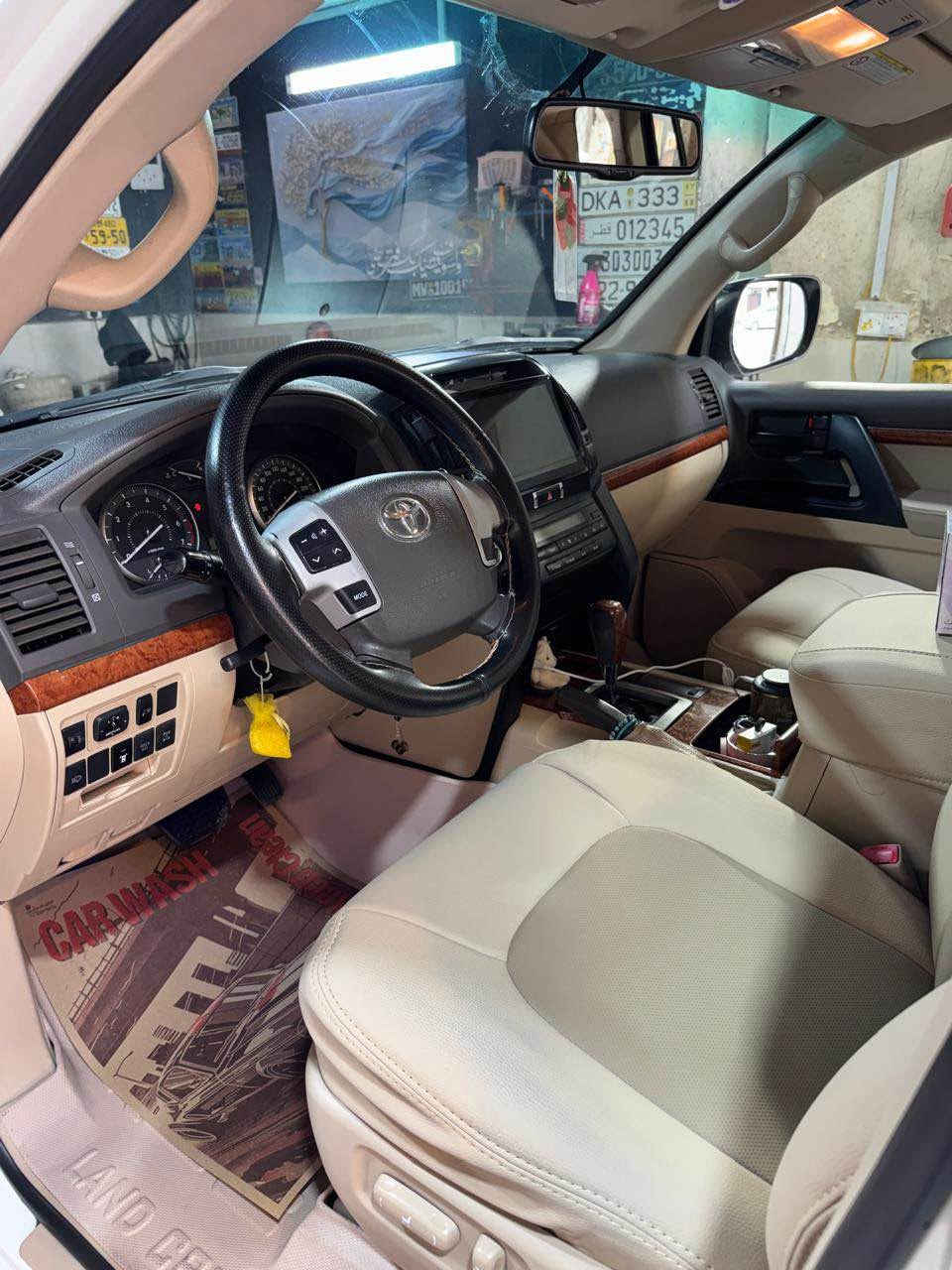 السلام عليكم .. 
GXR V6  للبيع 
السيارة كفالة عامة 
رقم سليمانية بأسمي .. تحويل او وكالة 
ماشية 174 الف حقيقي 
كير و مكينة كفالة شرط الفحص 
السعر 35,000$ وبيها مجال 
يعني ثلاث شدات و نص .. 
العنوان : البصرة 
رقم الهاتف : *********** البصرة, العراق
