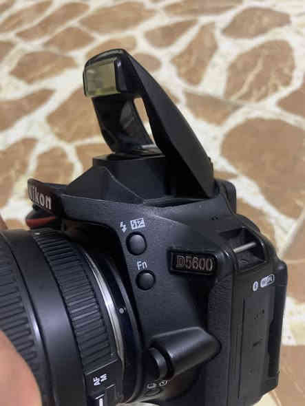 للبيع نيكون 5600احدث اصدار نظافه خير من الله شخط مابيها اي خلل مابيها مكفوله استعمال شخصي
الملحقات 
1️⃣زوم70__300 شغال اوتو و منول
2️⃣جنطه الكامرا الاصليه 
3️⃣موصله نقل الصور 
4️⃣رام 32 گيگه 
مكاني الرمادي  السعر 550 وبيها مجال 
للتواصل الاتصال او المراسله واتساب 
***********

