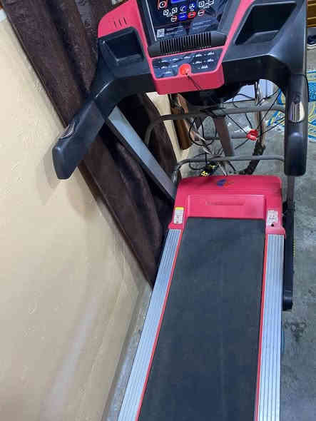 جهاز جري للبيع كما هو موضّح في الصور ادناه...شرط نظافة وعالفحص...
المواصفات  / اولا:- وزن ١٥٠، وثانيا:- دبل موطور
للاستفسار الاتصال على الرقم ***********
